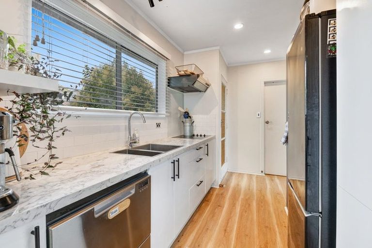 Photo of property in 12 Makiri Street, Helensville, 0800