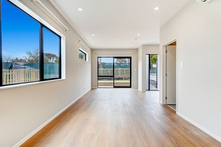 Photo of property in 25 Withers Road, Glen Eden, Auckland, 0602