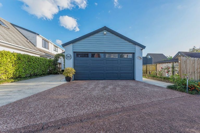 Photo of property in 32 Glucina Avenue, West Harbour, Auckland, 0618