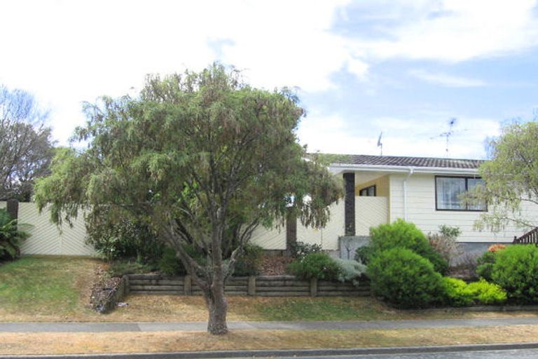 Photo of property in 2 Utah Grove, Totara Park, Upper Hutt, 5018