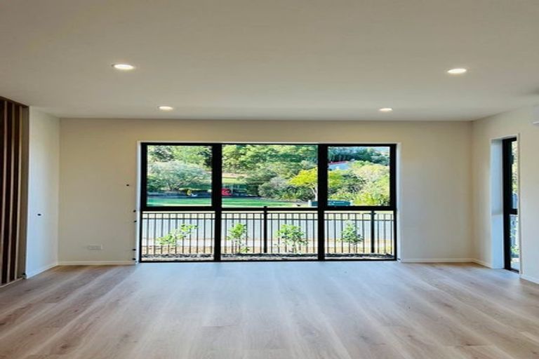 Photo of property in 46 Topliss Drive, Northcross, Auckland, 0632
