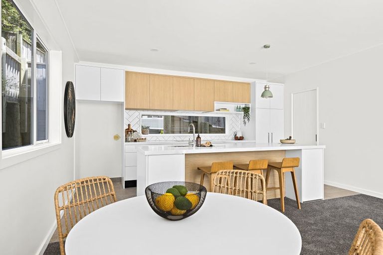Photo of property in 7 The Bays Rise, Murrays Bay, Auckland, 0630