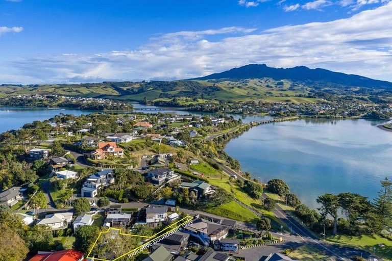 Photo of property in 6 Helen Place, Raglan, 3225