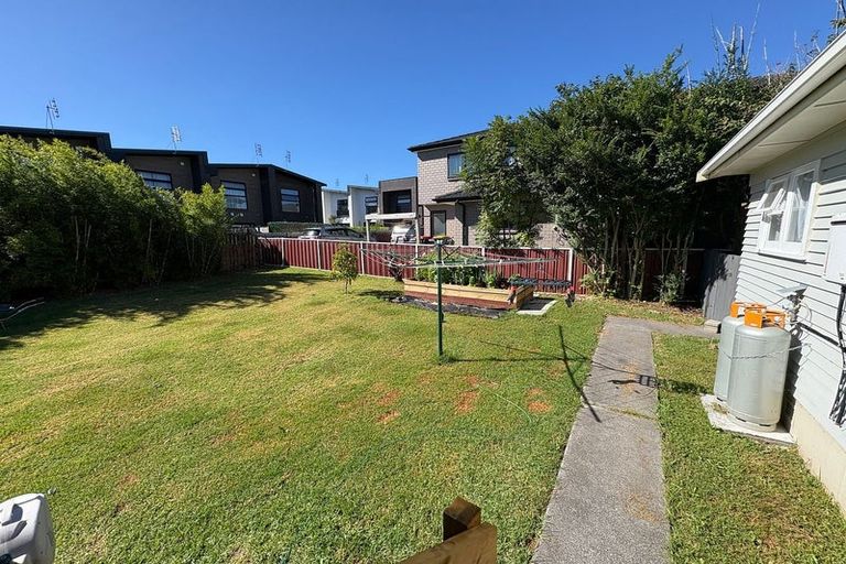 Photo of property in 1/144a Mcleod Road, Te Atatu South, Auckland, 0610