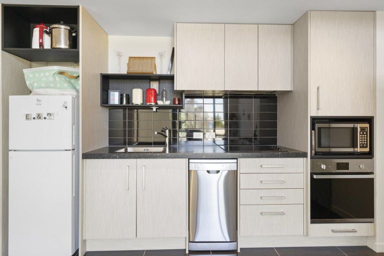 Photo of property in Nouvo Apartments, 5g/21 Rugby Street, Mount Cook, Wellington, 6021