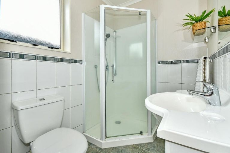 Photo of property in 6 Richard Halse Drive, Manurewa, Auckland, 2105