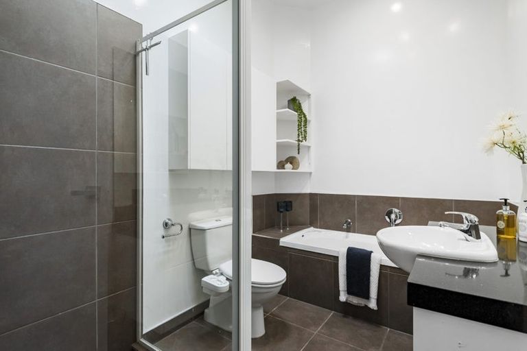 Photo of property in 15 Seagate Place, Red Beach, 0932