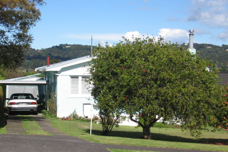 Photo of property in 52 Savoy Road, Glen Eden, Auckland, 0602