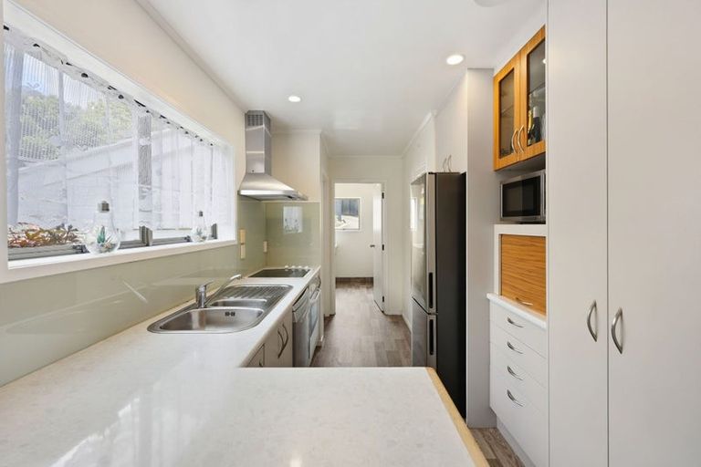 Photo of property in 2/30 Curacao Place, Half Moon Bay, Auckland, 2012