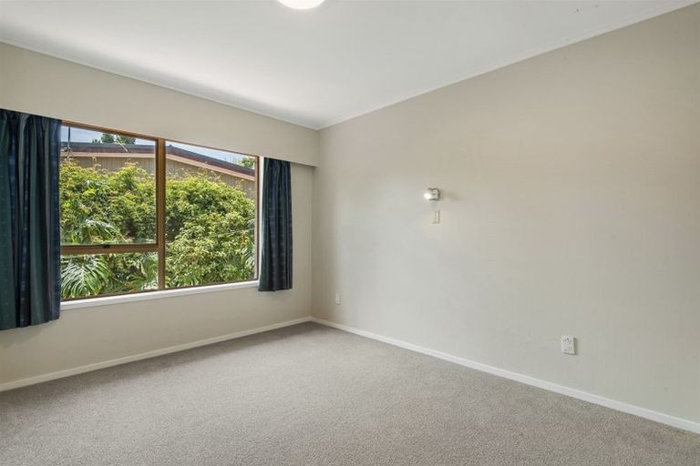 Photo of property in 17 Kororo Street, Northcote, Auckland, 0627