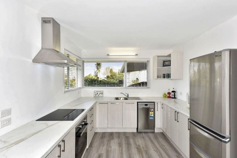 Photo of property in 1/23 Crofton Road, Harewood, Christchurch, 8051