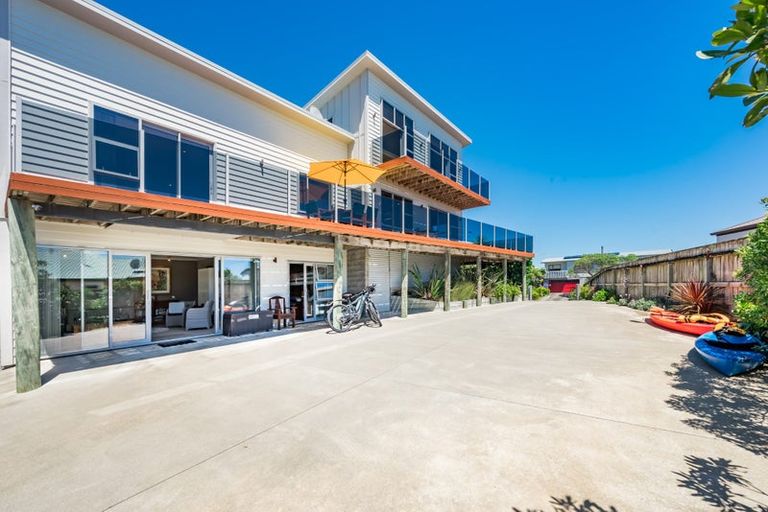 Photo of property in 173 Weggery Drive, Waikanae Beach, Waikanae, 5036