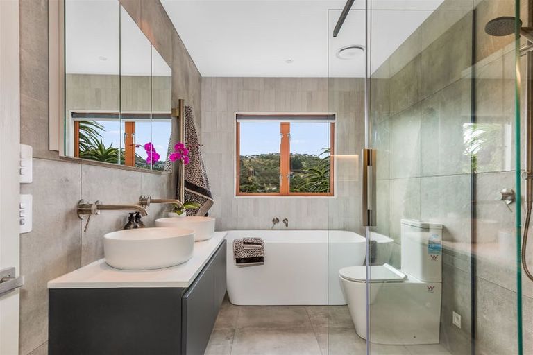 Photo of property in 2 Navigation Drive, Whitby, Porirua, 5024