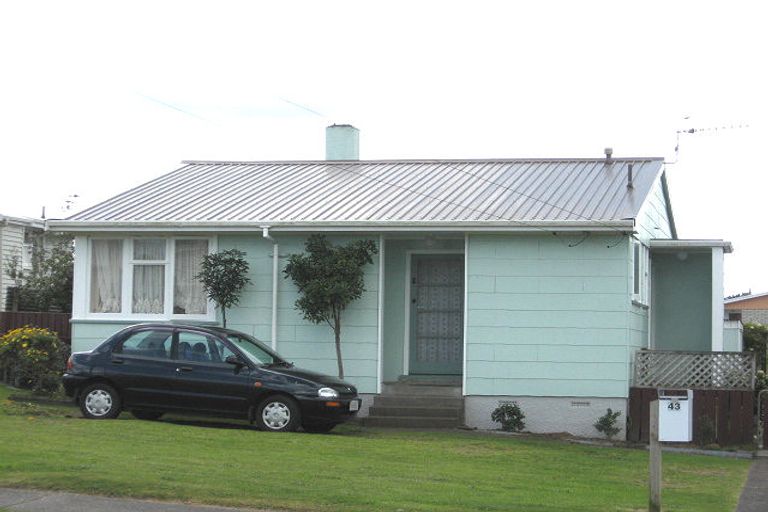 Photo of property in 43 Kowhai Street, Castlecliff, Whanganui, 4501