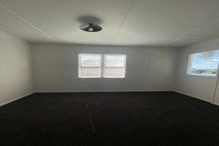 Photo of property in 5 Birdie Place, Red Beach, 0932