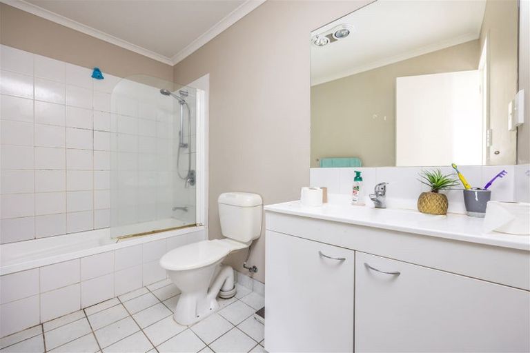 Photo of property in 98c Naylors Drive, Mangere, Auckland, 2022