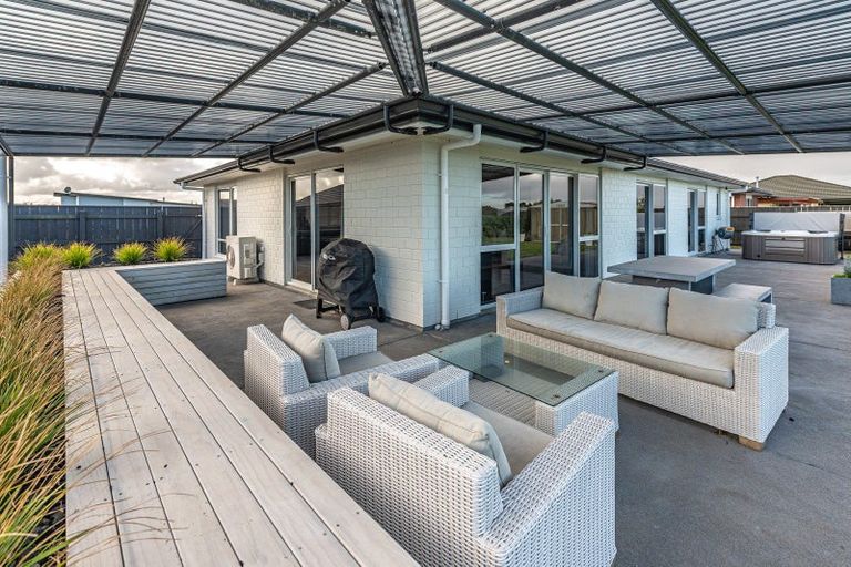 Photo of property in 37 Magnolia Crescent, Tawhero, Whanganui, 4501