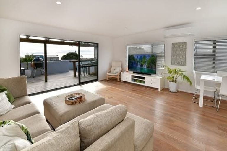 Photo of property in 2/1376 Whangaparaoa Road, Army Bay, Whangaparaoa, 0930