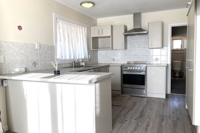 Photo of property in 14 Fairdene Avenue, Henderson, Auckland, 0610