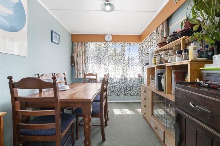Photo of property in 18 Cornwall Crescent, Cannons Creek, Porirua, 5024