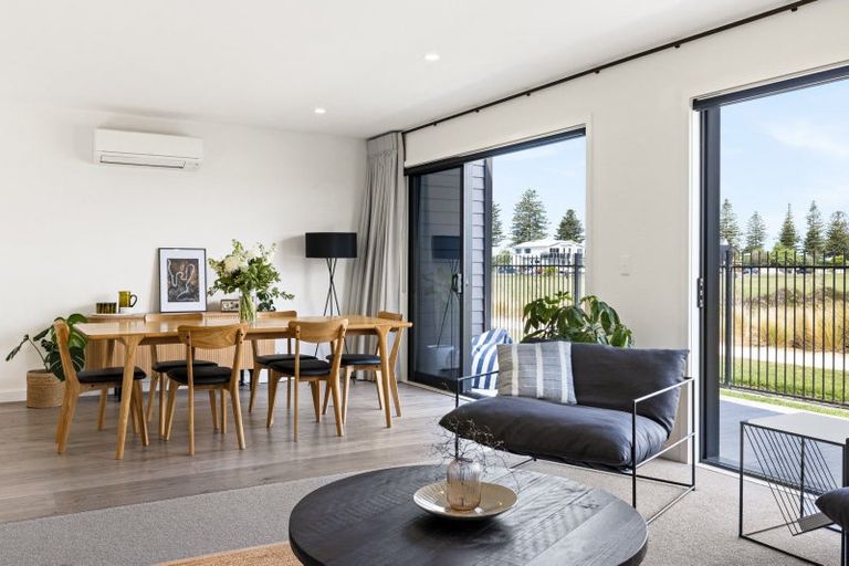 Photo of property in 11 Hurunui Drive, Te Awa, Napier, 4110