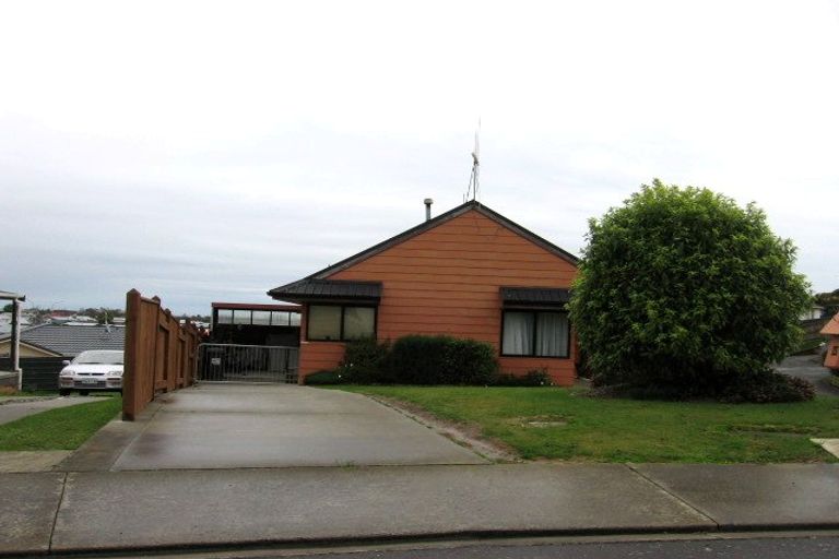 Photo of property in 10 Lydia Place, Kelvin Grove, Palmerston North, 4414