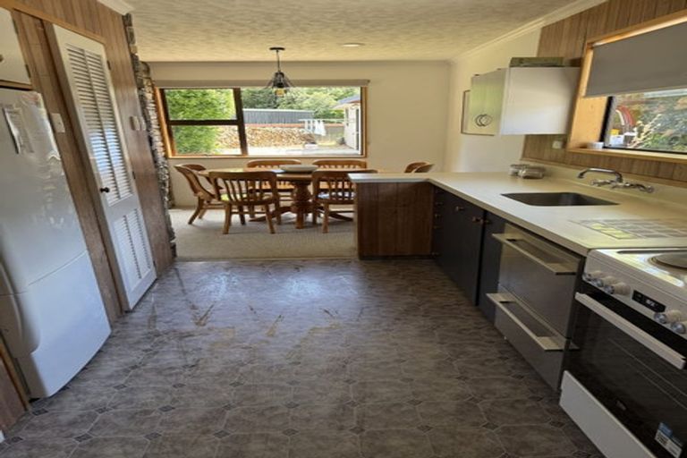 Photo of property in 16 Kuri Place, Wanaka, 9305