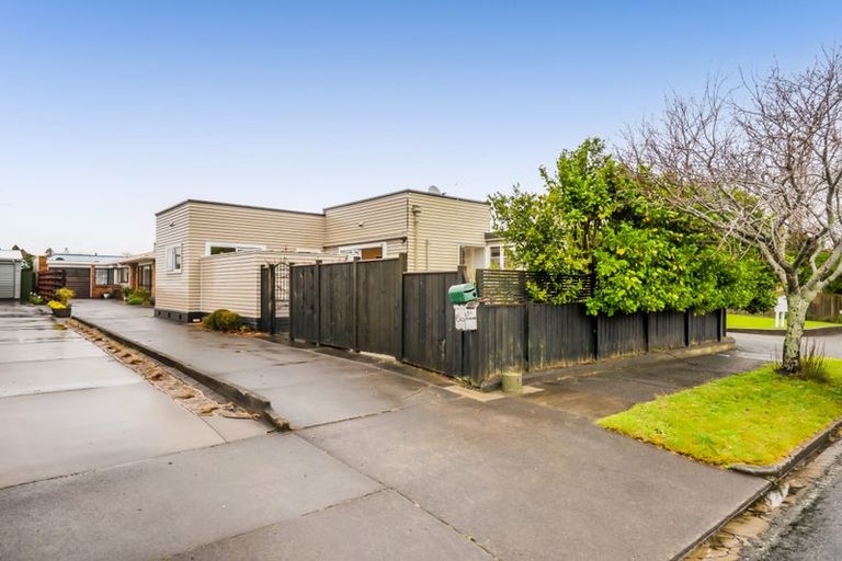 Photo of property in 1/6 Cornwall Street, Brooklands, New Plymouth, 4310