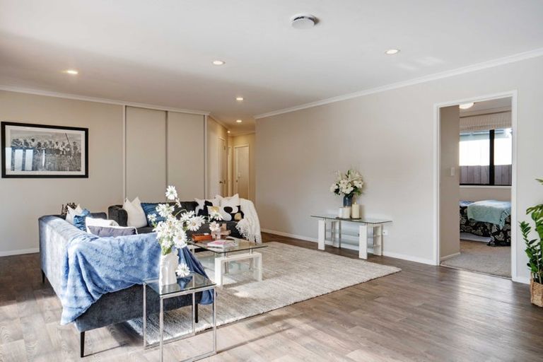 Photo of property in 27 Nimstedt Avenue, Oteha, Auckland, 0632