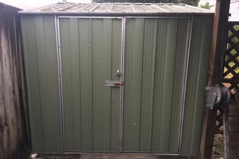 Photo of property in 1 River Road, Te Atatu Peninsula, Auckland, 0610