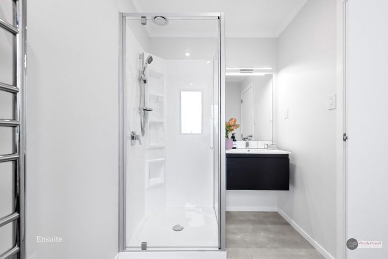 Photo of property in 36 Mawai Hakona Drive, Wallaceville, Upper Hutt, 5018