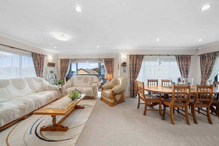 Photo of property in 3 Bezar Place, Flat Bush, Auckland, 2016