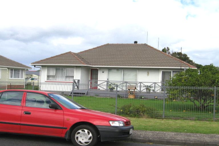 Photo of property in 14 Moor Avenue, Te Atatu Peninsula, Auckland, 0610