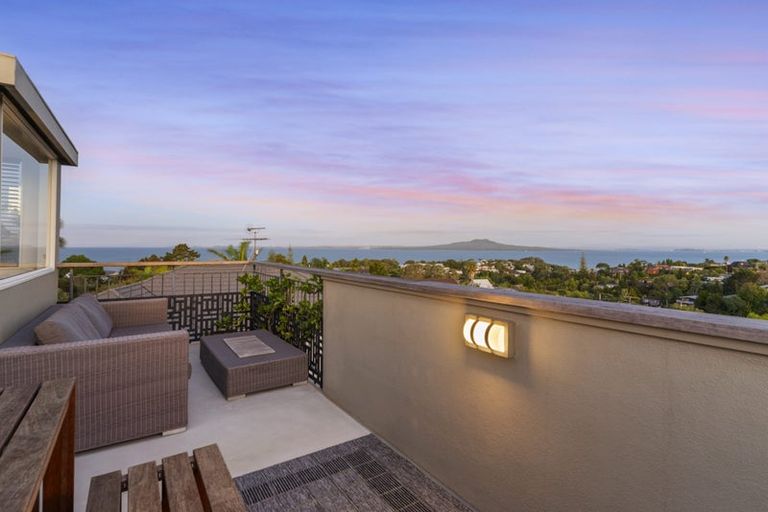 Photo of property in 27a Peter Terrace, Castor Bay, Auckland, 0620