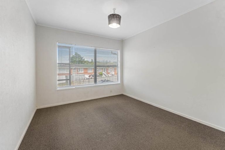 Photo of property in 1/11 Evelyn Place, Hillcrest, Auckland, 0627
