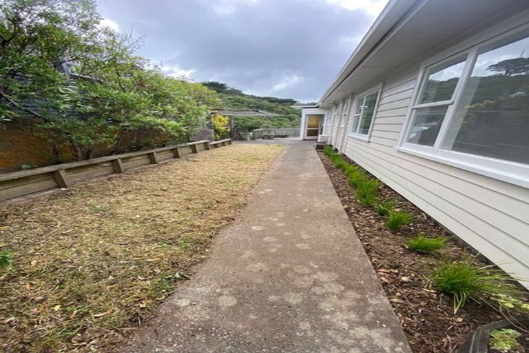 Photo of property in 1 Flint Way, Northland, Wellington, 6012