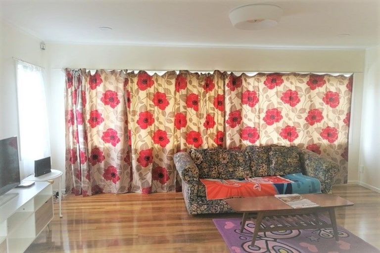 Photo of property in 1/76 College Road, Northcote, Auckland, 0627