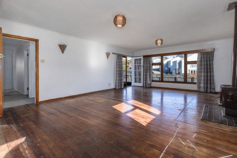 Photo of property in 8 Lambley Road, Titahi Bay, Porirua, 5022