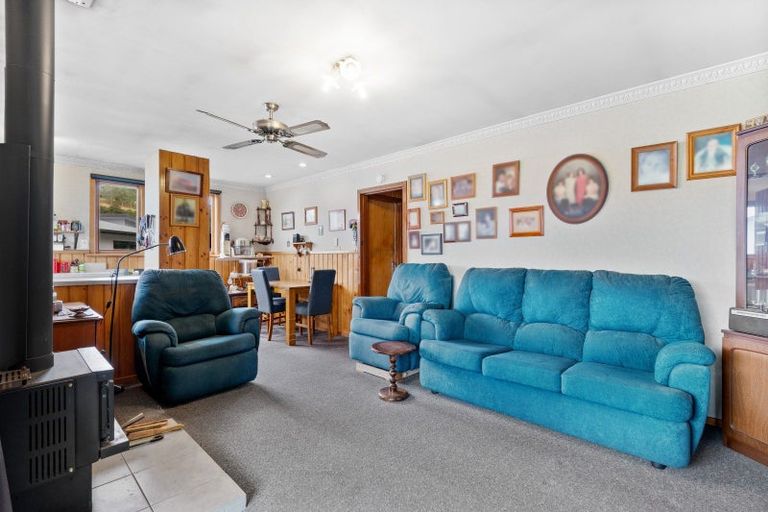 Photo of property in 11 Sandown Street, Waihola, Milton, 9073