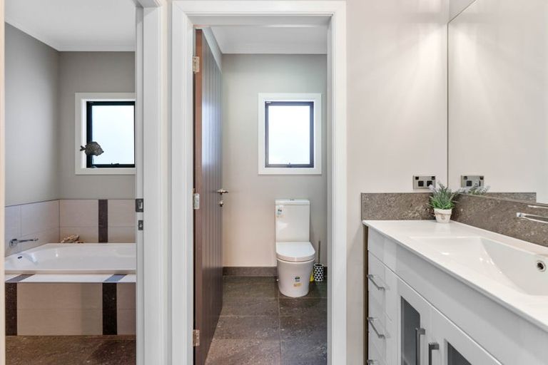 Photo of property in 4 Barbaras Way, Waikanae Beach, Waikanae, 5036