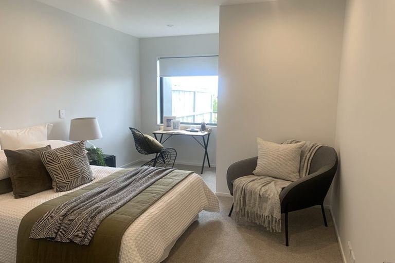 Photo of property in 2/18 Paraone Crescent, Takanini, 2112