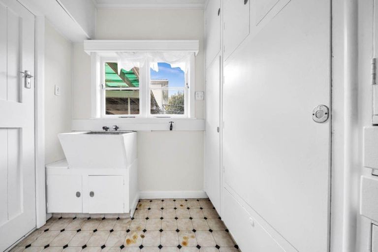 Photo of property in 2/14 Great South Road, Manurewa, Auckland, 2102