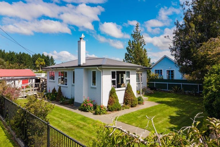 Photo of property in 85 Timaru Road, Waimate, 7924