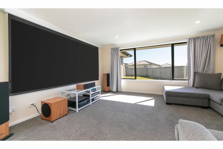 Photo of property in 8 Remana Crescent, Huapai, Kumeu, 0810
