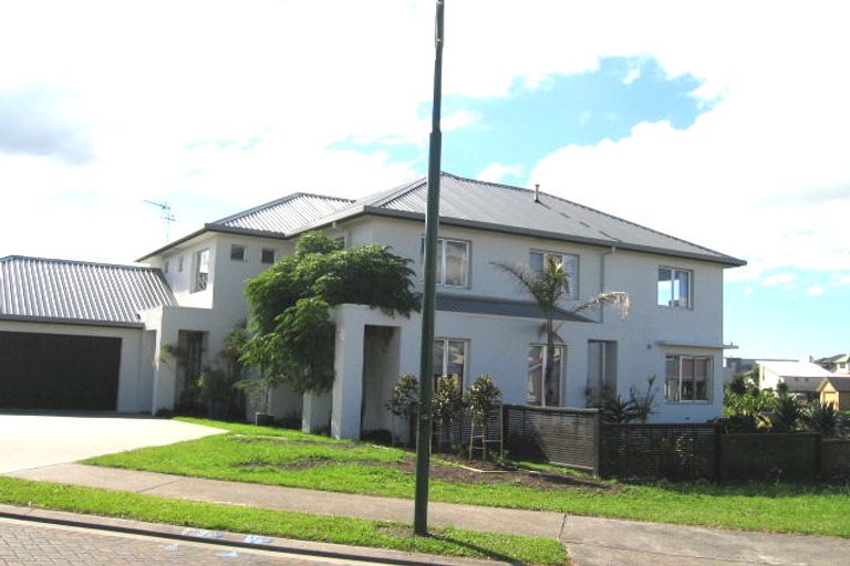 Photo of property in 1 Mahina Place, Te Atatu Peninsula, Auckland, 0610