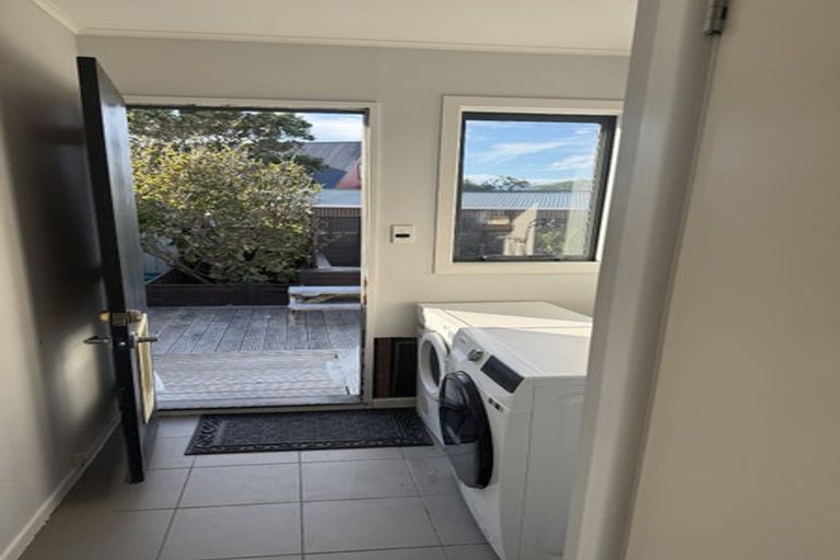 Photo of property in 158 Akaroa Drive, Maupuia, Wellington, 6022