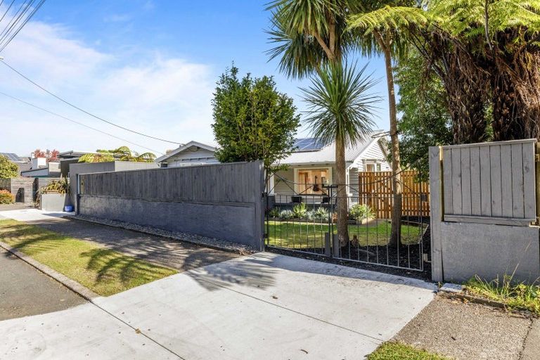 Photo of property in 44 Victoria Road, New Plymouth, 4310