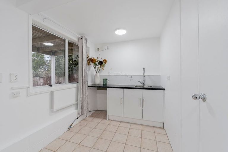 Photo of property in 92 Gallony Avenue, Massey, Auckland, 0614