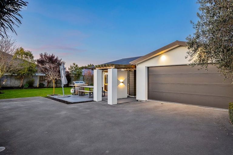 Photo of property in 10 Amy Place, Rangiora, 7400
