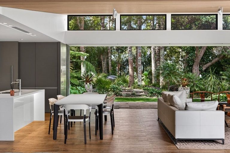 Photo of property in 34 Arapito Road, Titirangi, Auckland, 0604